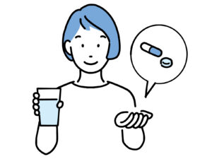 薬を飲む女性